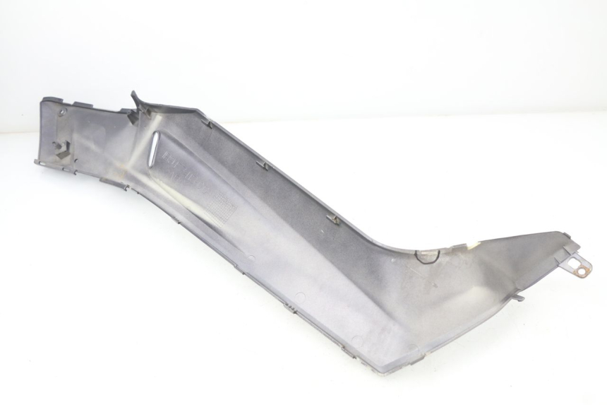 photo de LEFT FOOTREST BRACKET YAMAHA XMAX X-MAX 125 (2006 - 2009) - Alternative perspective