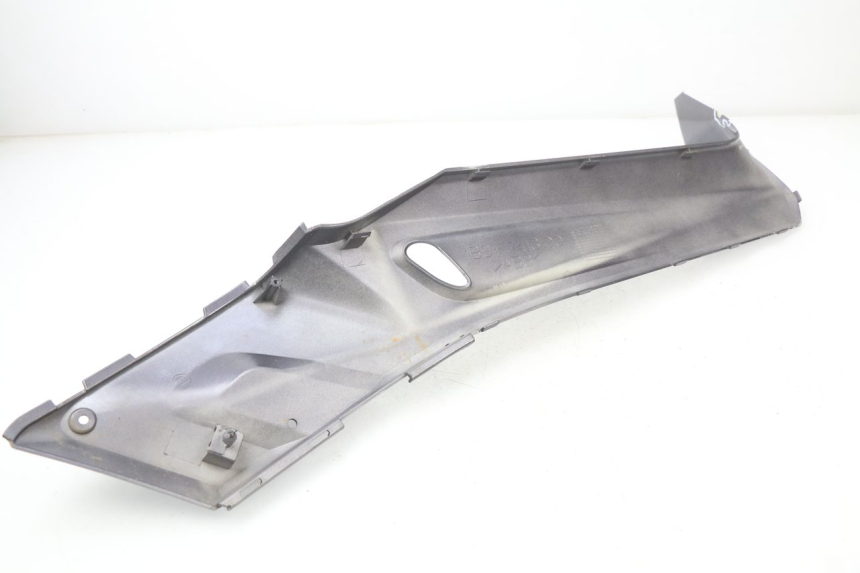 photo de LEFT FOOTREST BRACKET YAMAHA XMAX X-MAX 125 (2006 - 2009) - Technical close-up