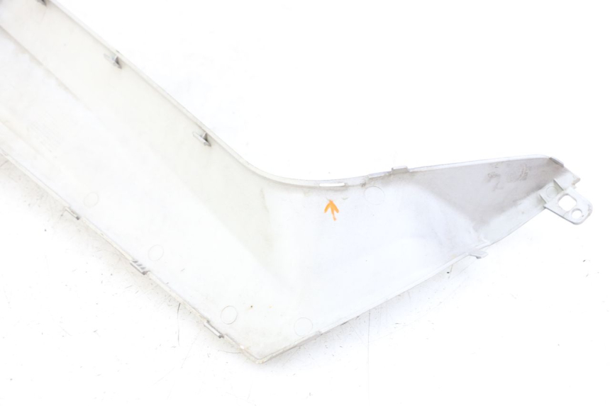 photo de LEFT FOOTREST BRACKET YAMAHA XMAX X-MAX 125 (2006 - 2009) - Technical close-up