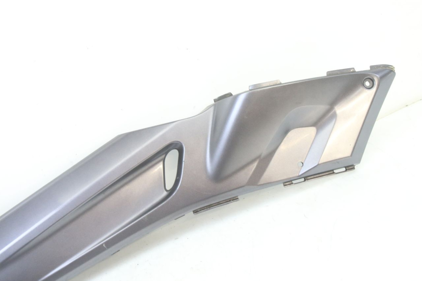 photo de LEFT FOOTREST BRACKET YAMAHA XMAX X-MAX 125 (2006 - 2009) - Zoom on usage condition