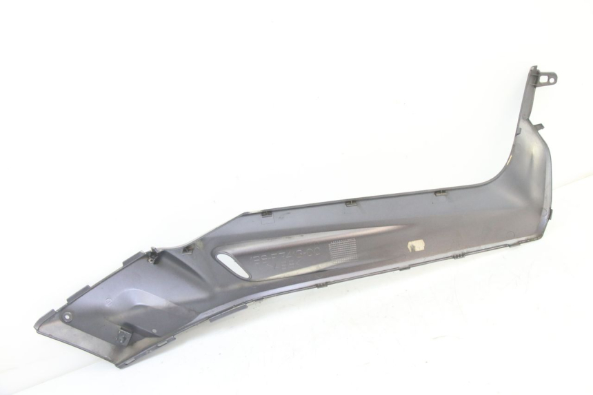 photo de LEFT FOOTREST BRACKET YAMAHA XMAX X-MAX 125 (2006 - 2009) - Technical close-up