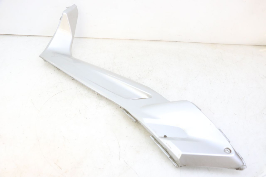 photo de LEFT MIDDLE FLOOR PANEL YAMAHA X-MAX XMAX 250 (2006 - 2009) - Distinctive features