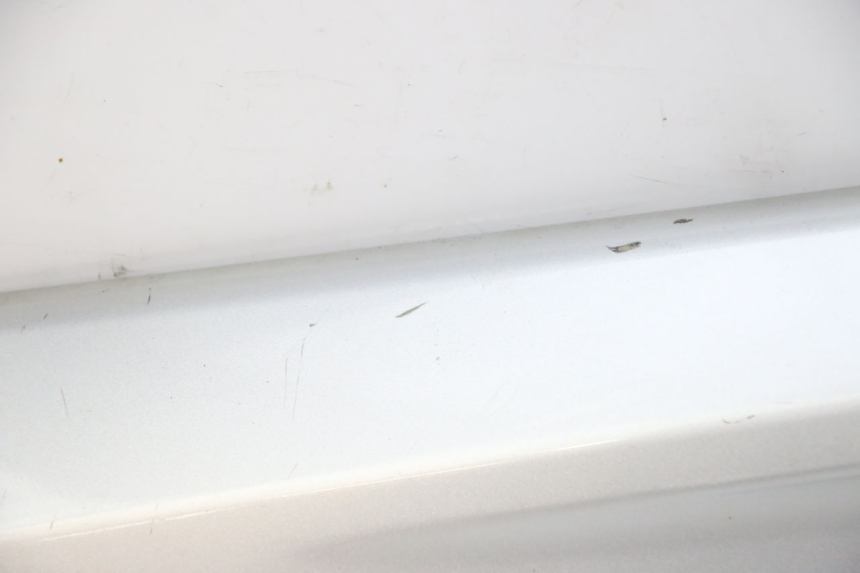 photo de LEFT MIDDLE FLOOR PANEL YAMAHA X-MAX XMAX 250 (2006 - 2009) - Focus on structure