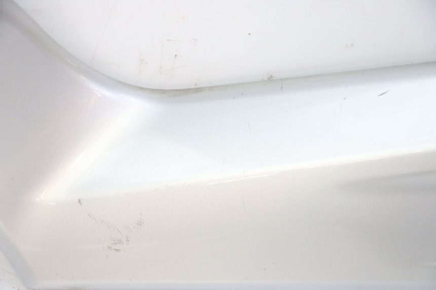 photo de LEFT MIDDLE FLOOR PANEL YAMAHA X-MAX XMAX 250 (2006 - 2009) - Alternative angle