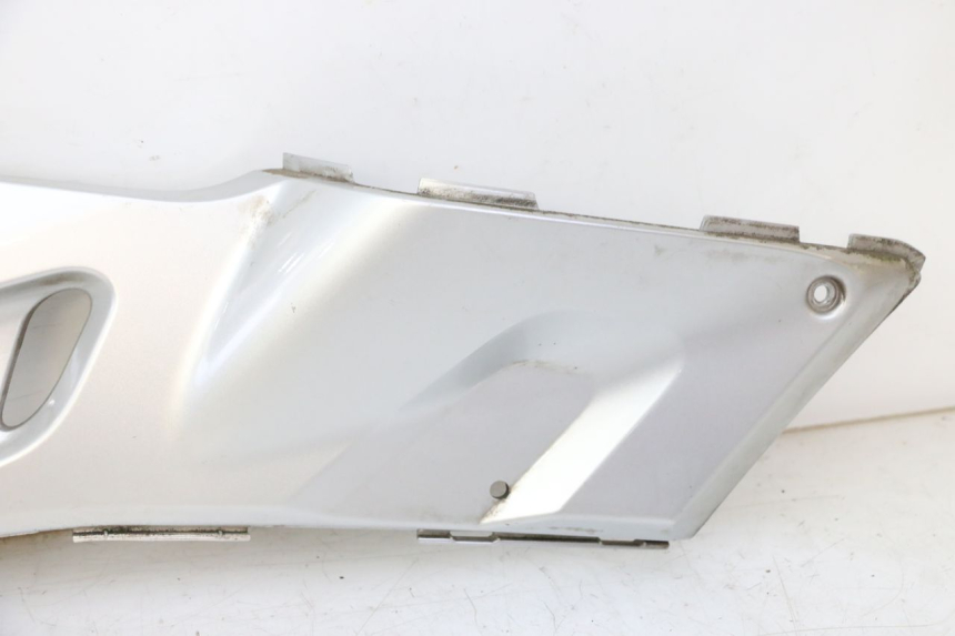 photo de LEFT MIDDLE FLOOR PANEL YAMAHA X-MAX XMAX 250 (2006 - 2009) - Spare part profile view