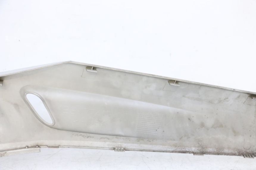 photo de LEFT MIDDLE FLOOR PANEL YAMAHA X-MAX XMAX 250 (2006 - 2009) - Fixing points details