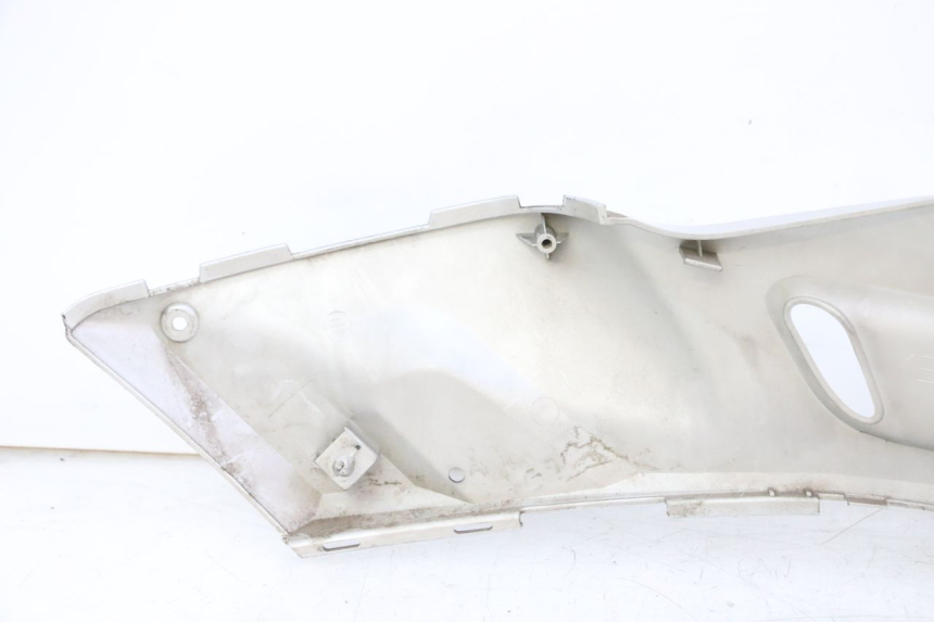 photo de LEFT MIDDLE FLOOR PANEL YAMAHA X-MAX XMAX 250 (2006 - 2009) - Surface and material condition