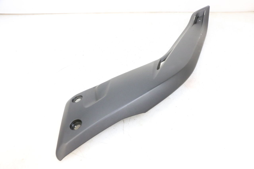 photo de LEFT MIDDLE FLOOR PANEL YAMAHA X-MAX XMAX 125 (2010 - 2013) - Surface and material condition