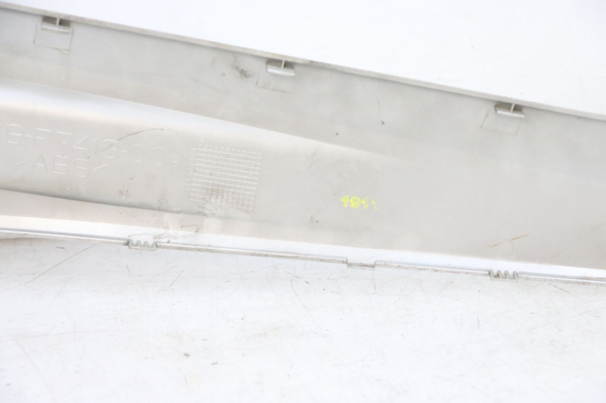 photo de LEFT FOOTREST BRACKET YAMAHA XMAX X-MAX 125 (2006 - 2009) - Distinctive features