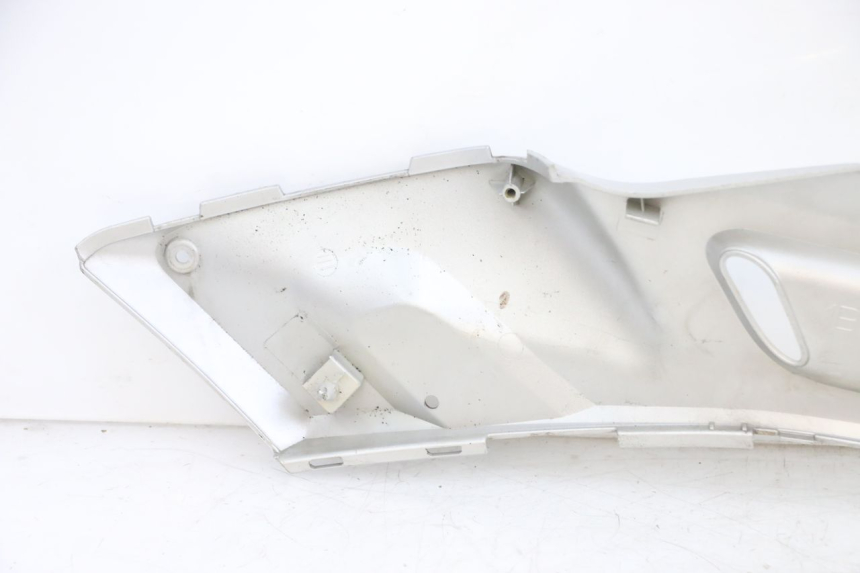 photo de LEFT FOOTREST BRACKET YAMAHA XMAX X-MAX 125 (2006 - 2009) - Component zoom