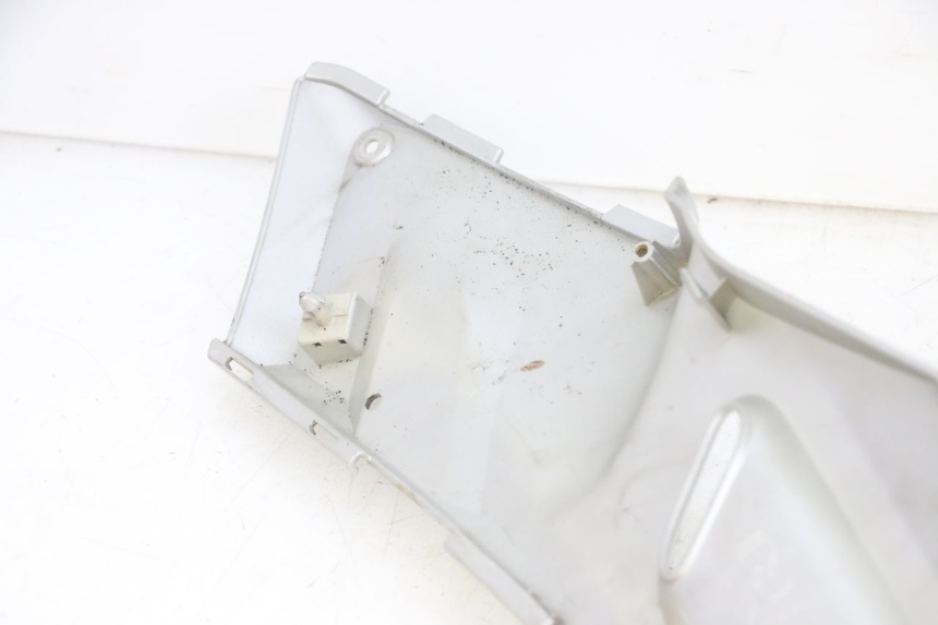 photo de LEFT FOOTREST BRACKET YAMAHA XMAX X-MAX 125 (2006 - 2009) - Product overview