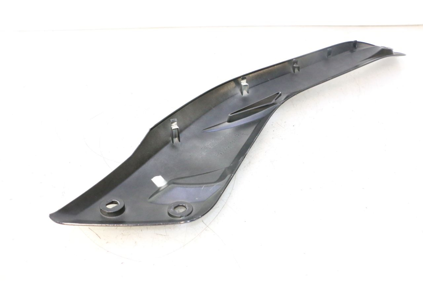photo de LEFT MIDDLE FLOOR PANEL YAMAHA X-MAX XMAX 125 (2010 - 2013) - Additional view of the item