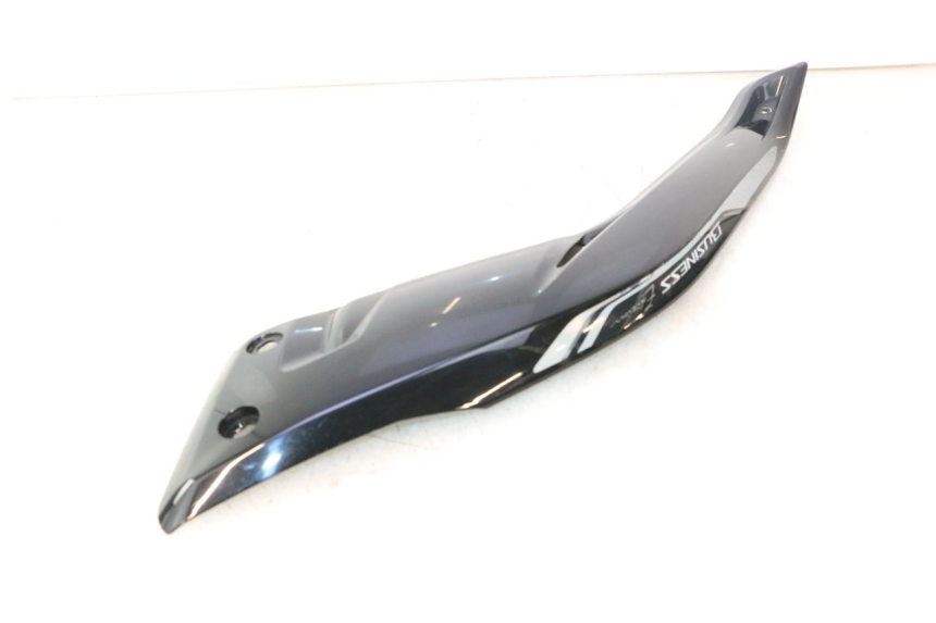 photo de LEFT MIDDLE FLOOR PANEL YAMAHA X-MAX XMAX 125 (2010 - 2013) - Technical close-up