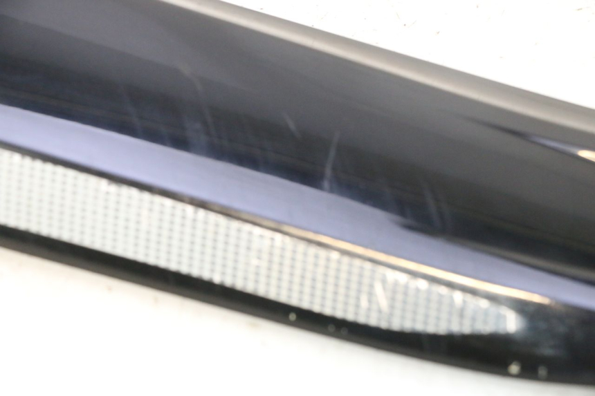 photo de LEFT MIDDLE FLOOR PANEL YAMAHA X-MAX XMAX 125 (2010 - 2013) - Fixing points details