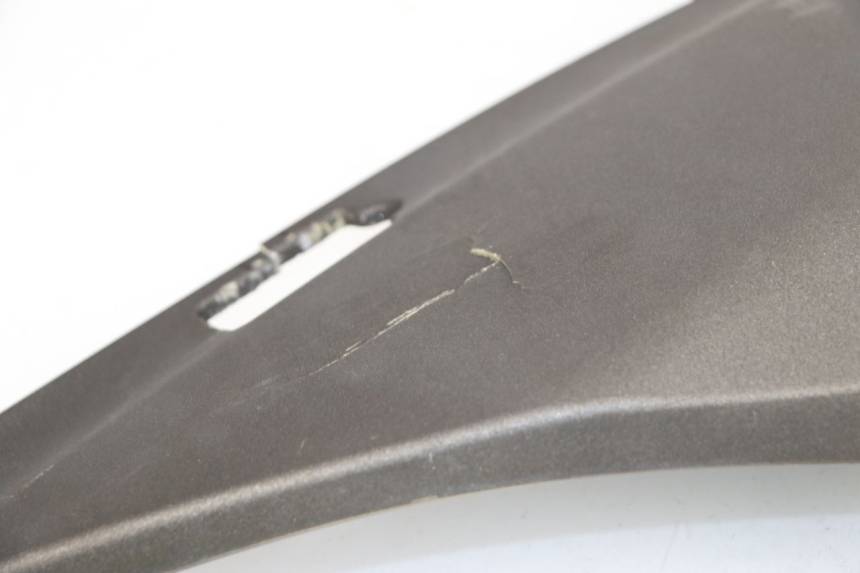 photo de LEFT MIDDLE FLOOR PANEL KYMCO XCITING 500 (2007 - 2010) - Fixing points details