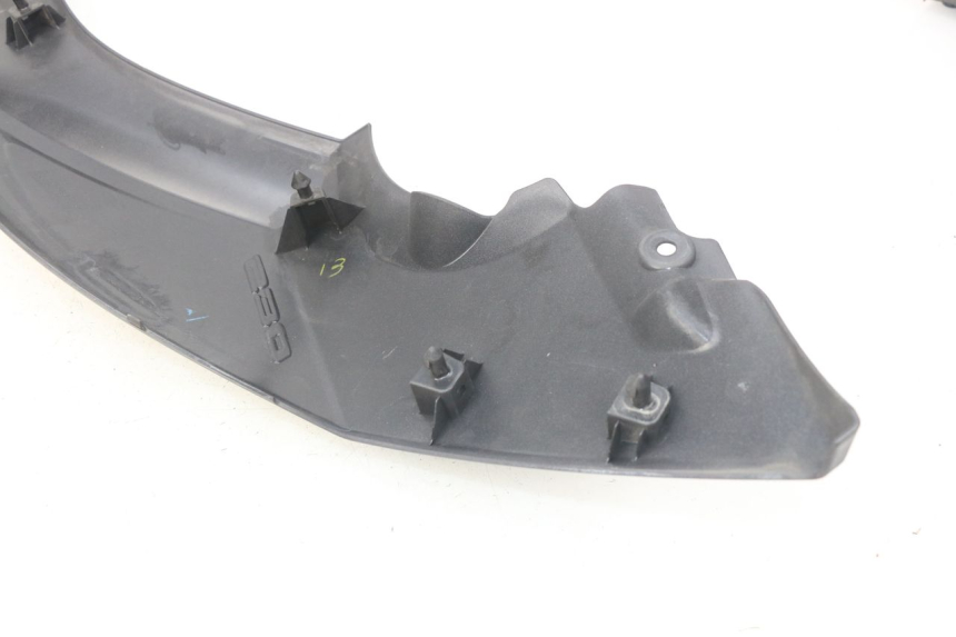 photo de LEFT MIDDLE FLOOR PANEL YAMAHA XP T-MAX TMAX ABS 530 (2012 - 2015) - Surface and material condition