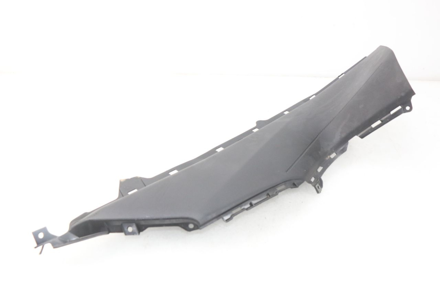 photo de LEFT MIDDLE FLOOR PANEL YAMAHA YP T-MAX TMAX 530 (2017 - 2020) - Surface and material condition