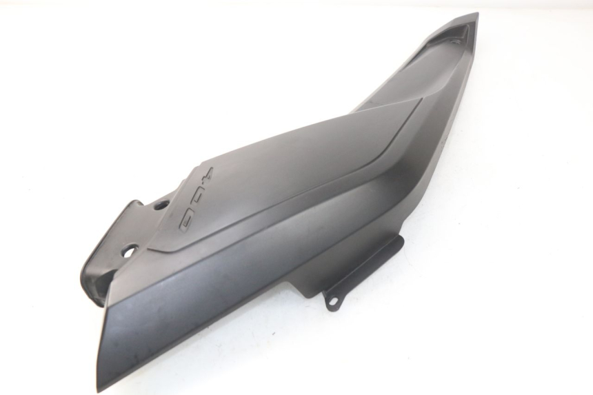 photo de LEFT MIDDLE FLOOR PANEL YAMAHA YP X-MAX XMAX 400 (2014 - 2017) - Technical close-up