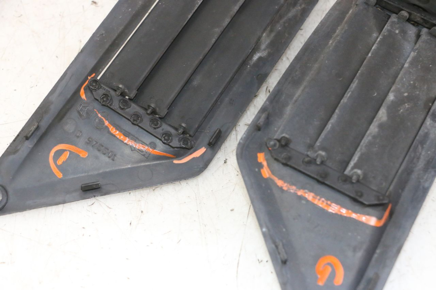 photo de MIDDLE FLOOR PANEL GILERA NEXUS 300 (2008 - 2013) - Fixing points details