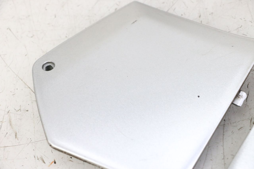 photo de MIDDLE FLOOR PANEL PIAGGIO MP3 LT 300 (2010 - 2016) - Fixing points details