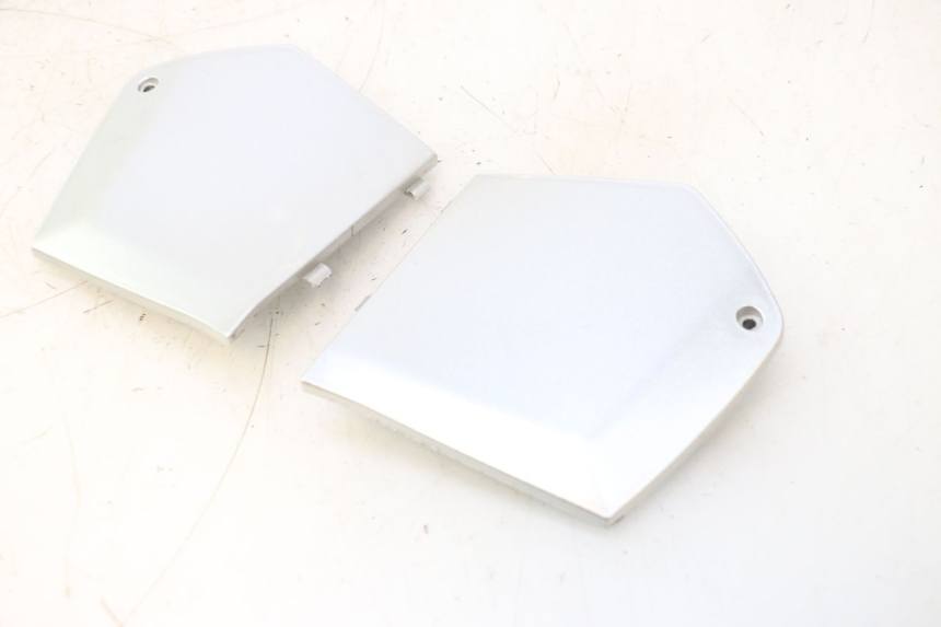 photo de FOOTREST JUNCTION PIAGGIO MP3 LT 400 (2007 - 2012) - Alternative perspective