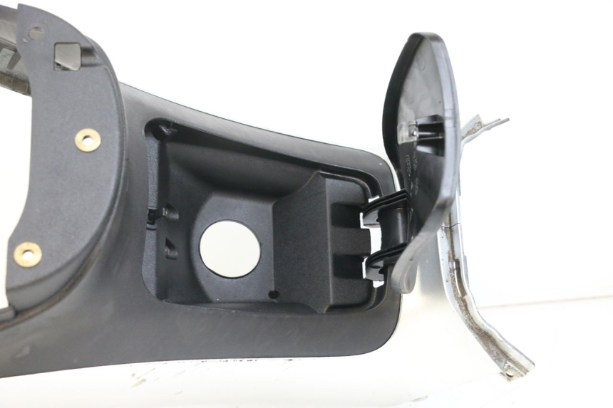 photo de MIDDLE FLOOR PANEL PIAGGIO MP3 125 (2006 - 2014) - Alternative perspective