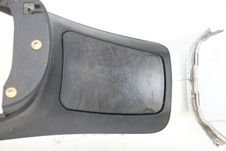 photo de MIDDLE FLOOR PANEL PIAGGIO MP3 125 (2006 - 2014) - Technical close-up