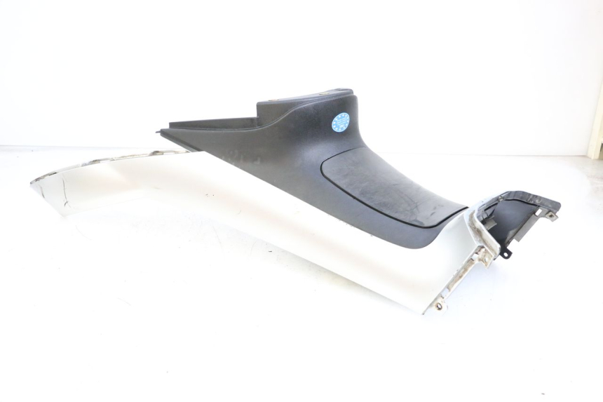 photo de MIDDLE FLOOR PANEL PIAGGIO MP3 125 (2006 - 2014) - Surface and material condition