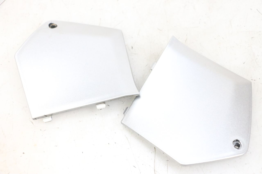 photo de FOOTREST JUNCTION PIAGGIO MP3 RL 250 (2006 - 2010) - Surface and material condition