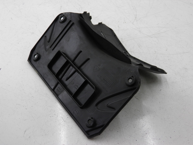 photo de MIDDLE FLOOR PANEL PEUGEOT TWEET 125 (2010 - 2017) - Component detail