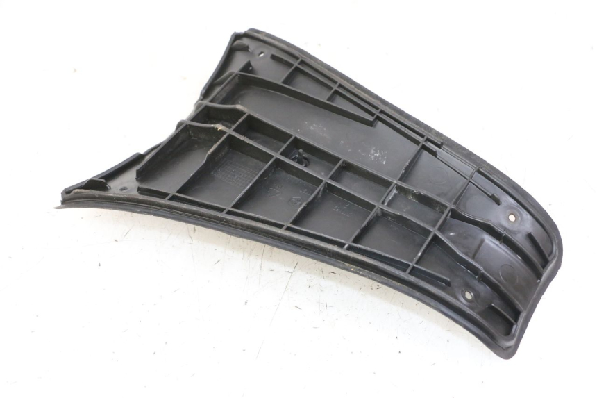 photo de MIDDLE FLOOR PANEL PIAGGIO VESPA GRANTURISMO 200 (2004 - 2005) - Zoom on usage condition