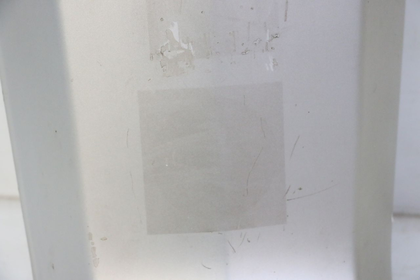 photo de MIDDLE FLOOR PANEL PEUGEOT SATELIS 125 (2006 - 2009) - Surface and material condition