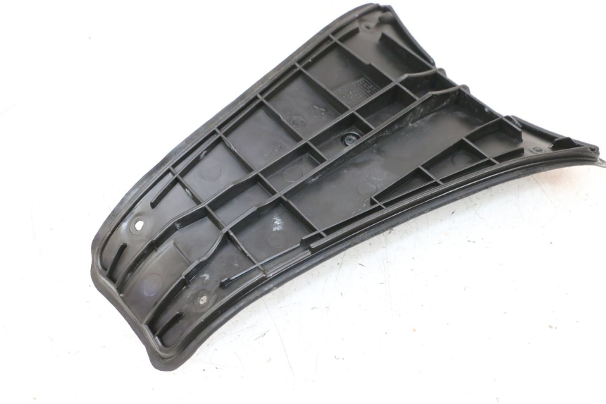 photo de FOOTREST JUNCTION PIAGGIO VESPA GTS SUPER IE 125 (2009 - 2016) - Alternative perspective