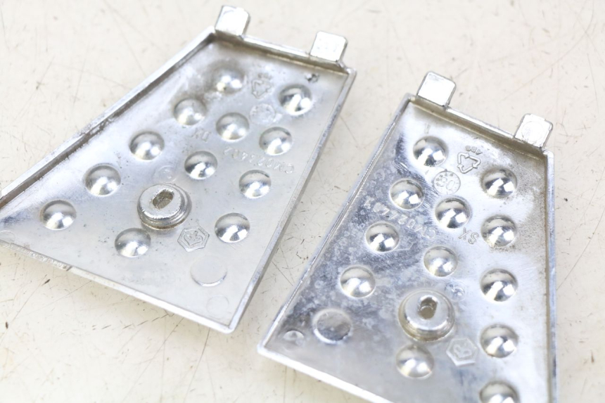 photo de FOOTREST JUNCTION PIAGGIO X8 125 (2004 - 2007) - Zoom on usage condition