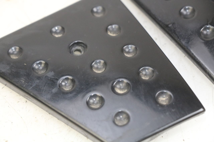 photo de FOOTREST JUNCTION PIAGGIO XEVO - X EVO 125 (2007 - 2017) - Alternative perspective