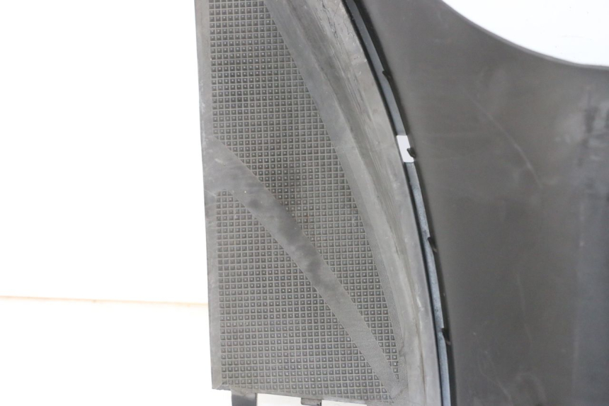 photo de MIDDLE FLOOR PANEL YAMAHA YP MAJESTY 125 (2007 - 2010) - Focus on structure