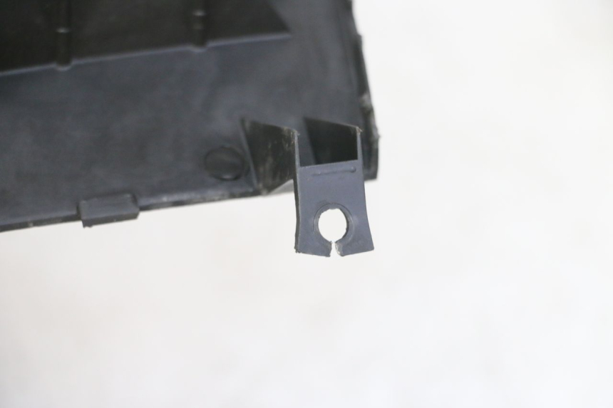 photo de MIDDLE FLOOR PANEL YAMAHA YP MAJESTY 125 (2007 - 2010) - Technical close-up