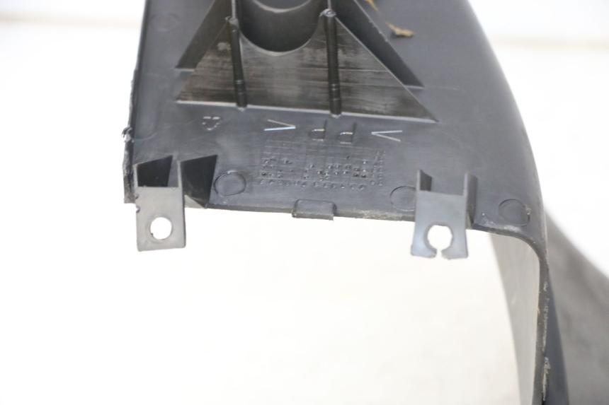 photo de MIDDLE FLOOR PANEL YAMAHA YP MAJESTY 125 (2007 - 2010) - Fixing points details