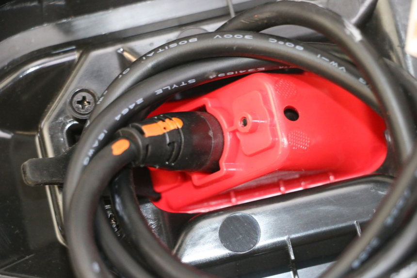 photo de MIDDLE FLOOR PANEL SEGWAY NINEBOT ZT3 PRO 1 - Surface and material condition