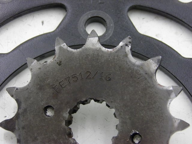 photo de CHAIN SPROCKET KIT KAWASAKI ZEPHYR 550 (1991 - 1998) - Zoom on usage condition
