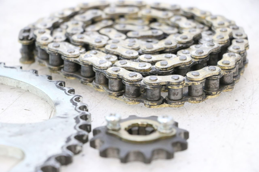 photo de CHAIN SPROCKET KIT YAMASAKI STREET 50 (2013 - 2018) - Zoom on usage condition