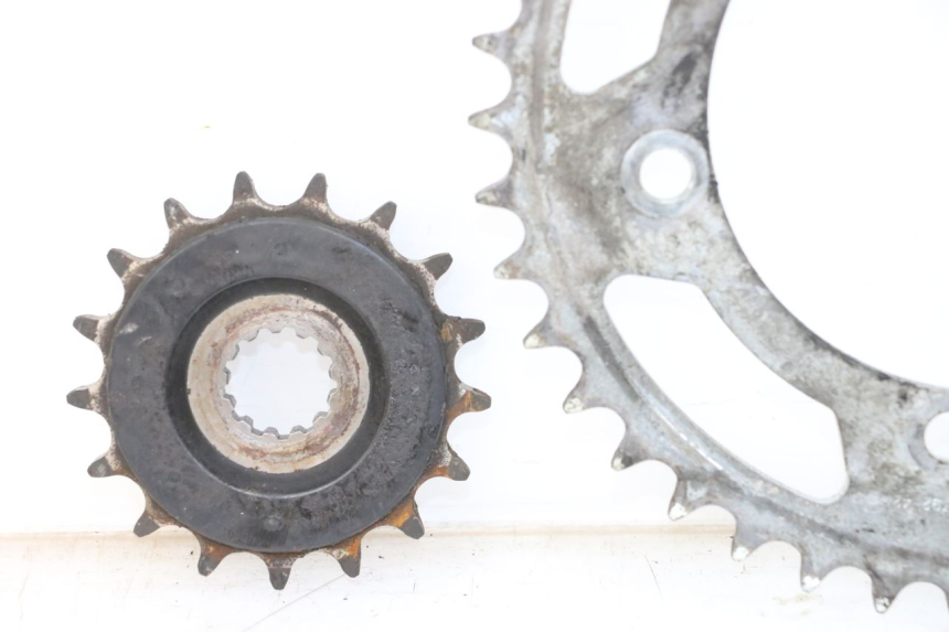 photo de CHAIN SPROCKET KIT SUZUKI GSR 750 (2011 - 2017) - Component zoom