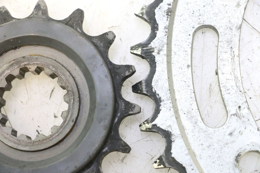photo de CHAIN SPROCKET KIT YAMAHA TDM ABS 900 (2002 - 2014) - Surface and material condition