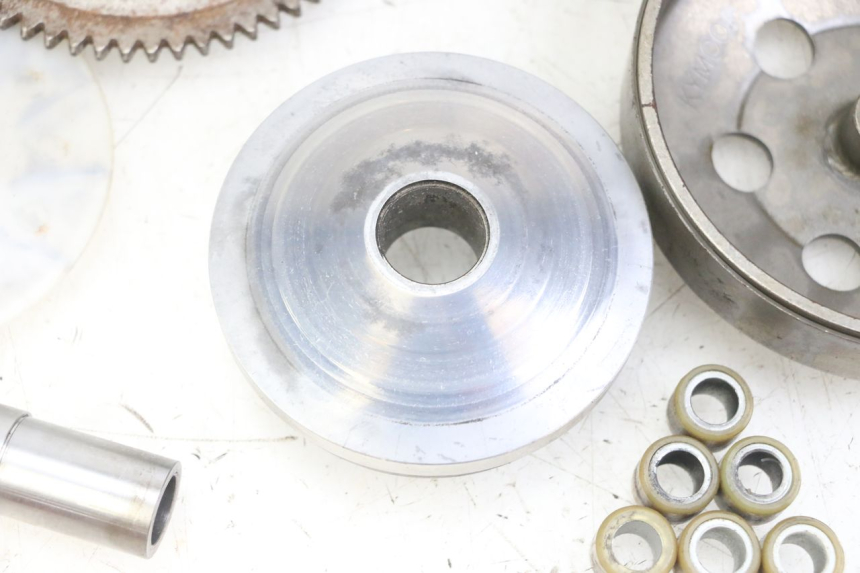 photo de CLUTCH VARIATOR KIT KYMCO AGILITY 4T 50 (2005 - 2018) - Fixing points details