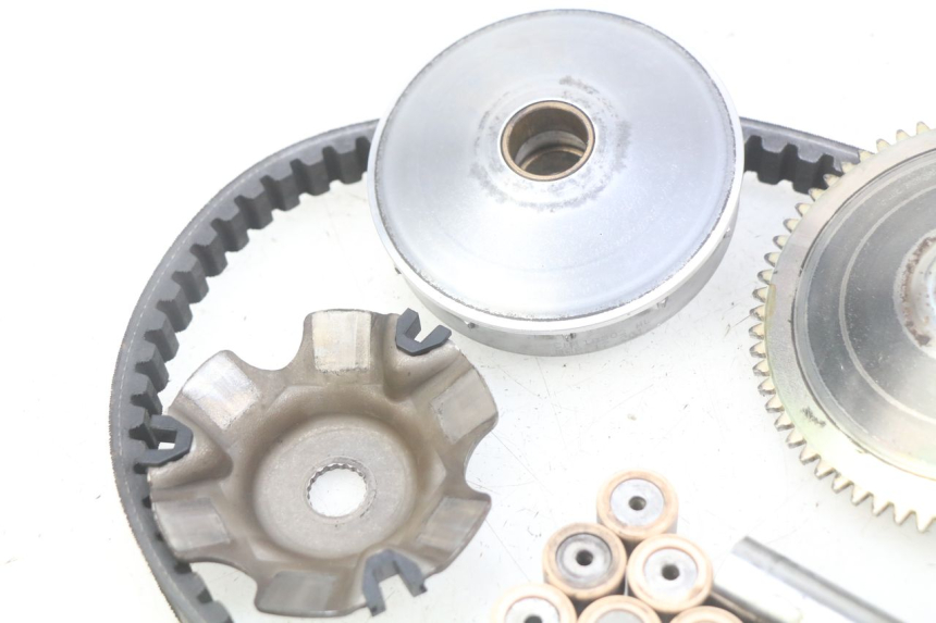 photo de CLUTCH VARIATOR KIT PIAGGIO VESPA LX 2T 50 (2005 - 2013) - Alternative perspective