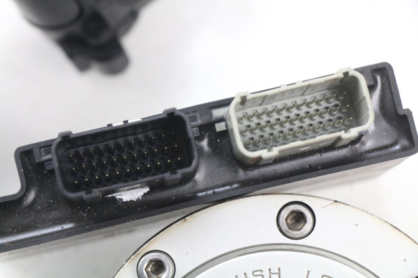 photo de LOCK SET KEY ECU HONDA CBR RR FIREBLADE 1000 (2006 - 2007) - Component detail