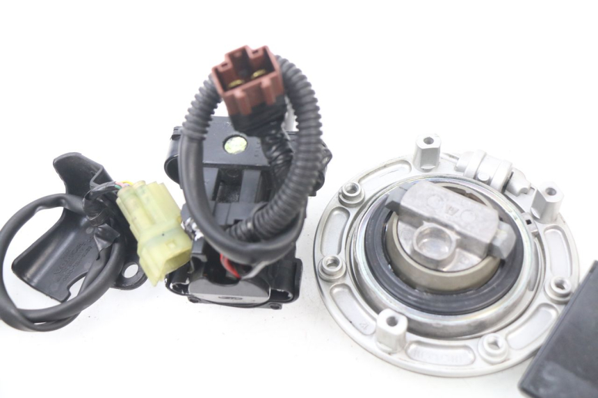 photo de LOCK SET KEY ECU HONDA CBR RR FIREBLADE 1000 (2006 - 2007) - Additional view of the item