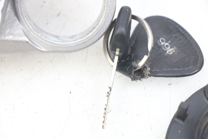 photo de LOCK KEY CDI IGNITION SWITCH KIT YAMAHA FJR ABS 1300 (2006 - 2012) - High-resolution close-up