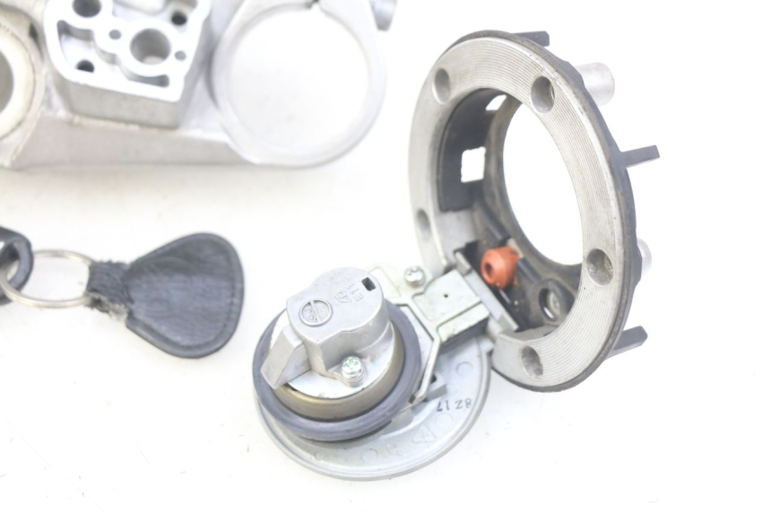 photo de LOCK KEY CDI IGNITION SWITCH KIT YAMAHA FJR ABS 1300 (2006 - 2012) - Detailed visual inspection