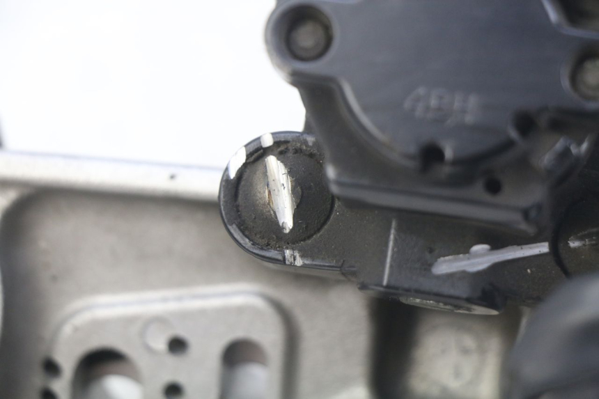 photo de LOCK KEY CDI IGNITION SWITCH KIT YAMAHA FJR ABS 1300 (2006 - 2012) - Surface and material condition